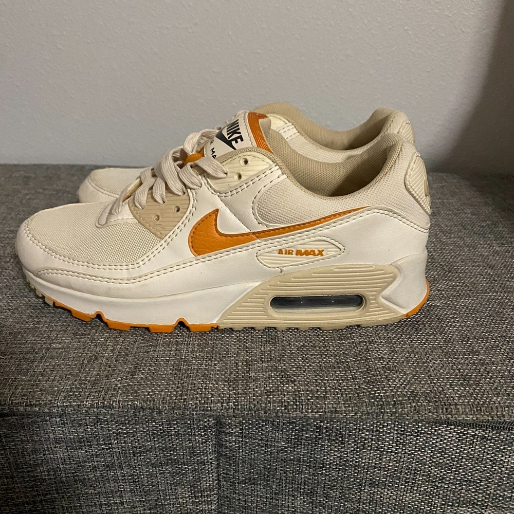 Woman’s Nike air max